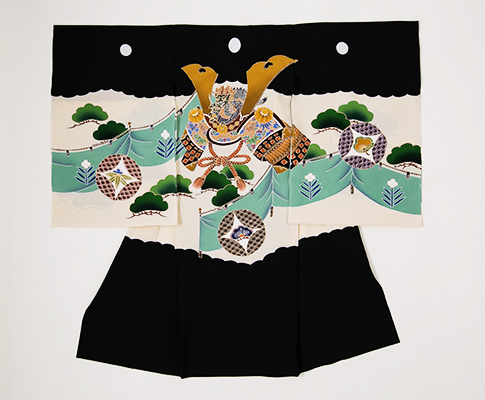 黒地　兜に陣幕　七宝柄