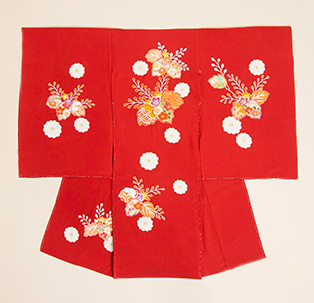 赤地　桐に菊
