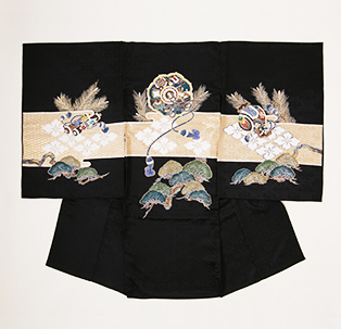 黒地　鏡裏の中に宝尽くし